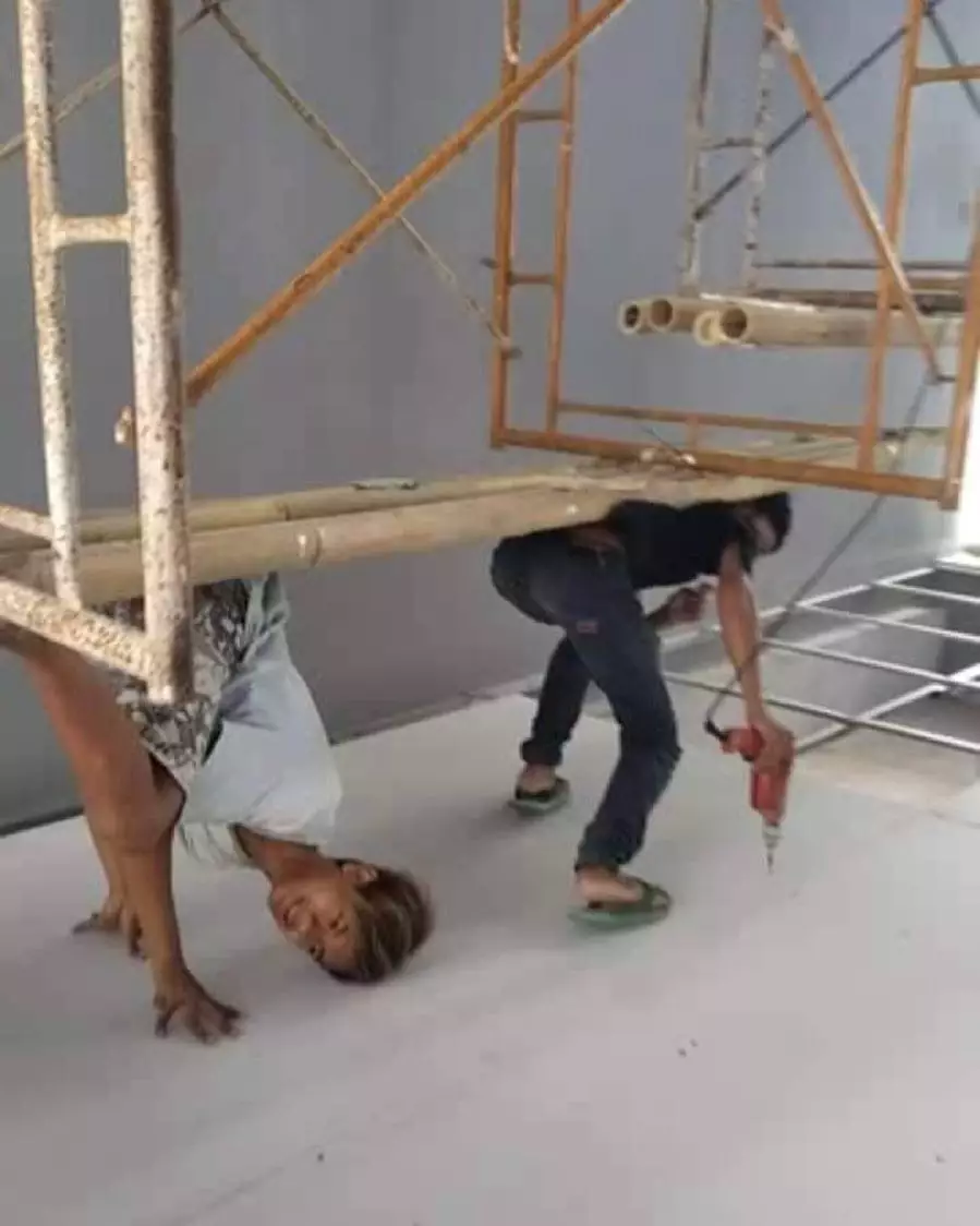 kerjanya tukang bangunan ekstrem banget © 2021 instagram.com kerjanya tukang bangunan ekstrem banget © 2021 instagram.com