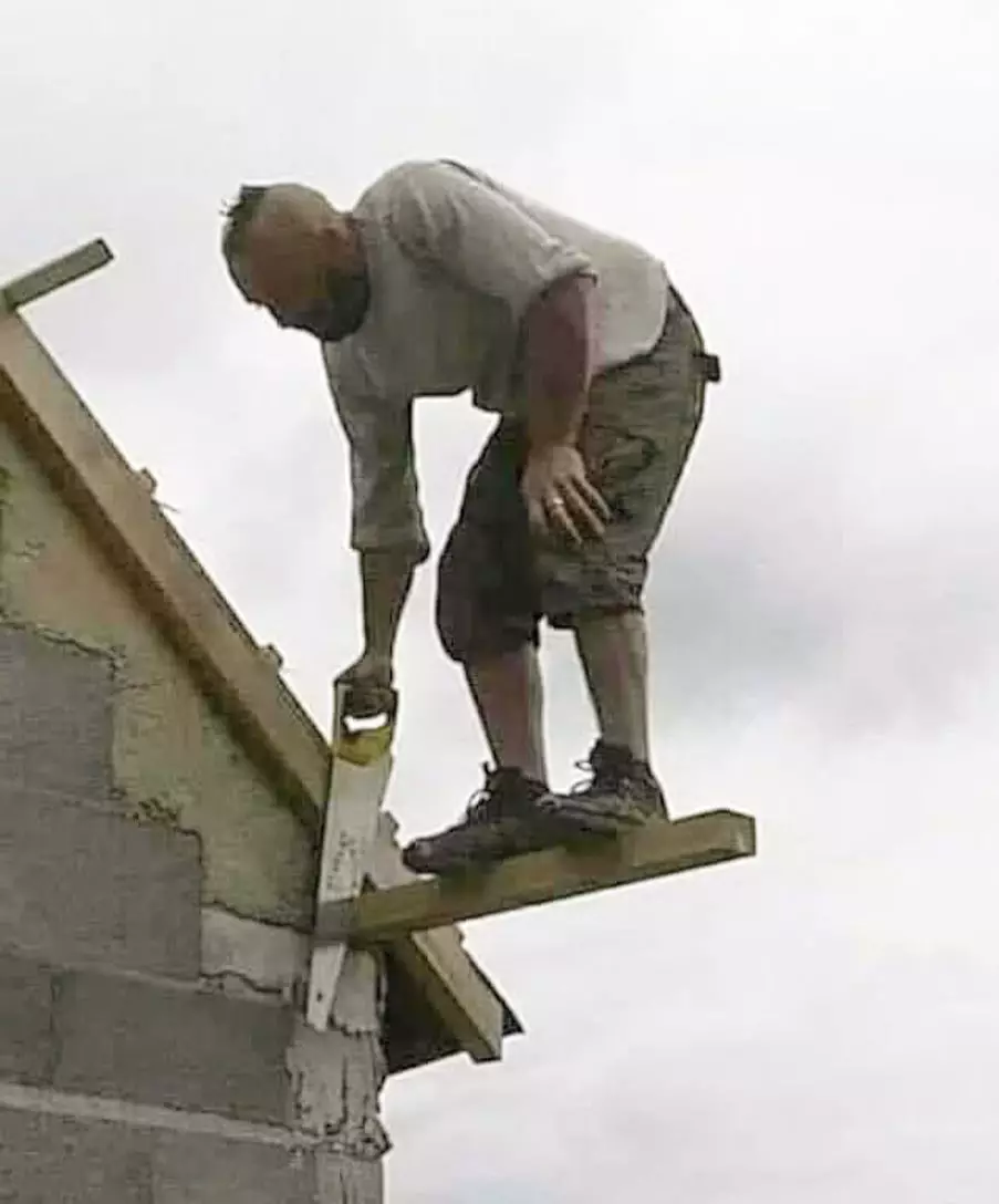 kerjanya tukang bangunan ekstrem banget © 2021 instagram.com kerjanya tukang bangunan ekstrem banget © 2021 instagram.com