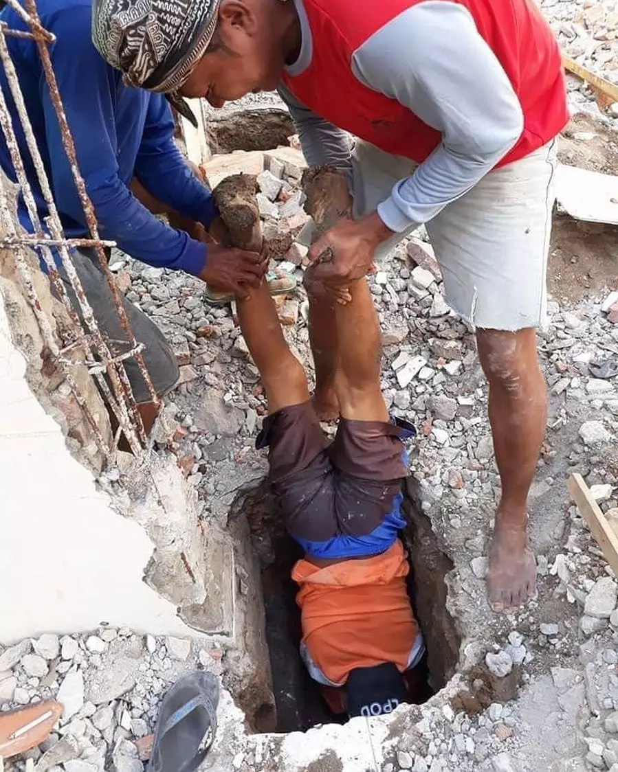 kerjanya tukang bangunan ekstrem banget © 2021 instagram.com kerjanya tukang bangunan ekstrem banget © 2021 instagram.com