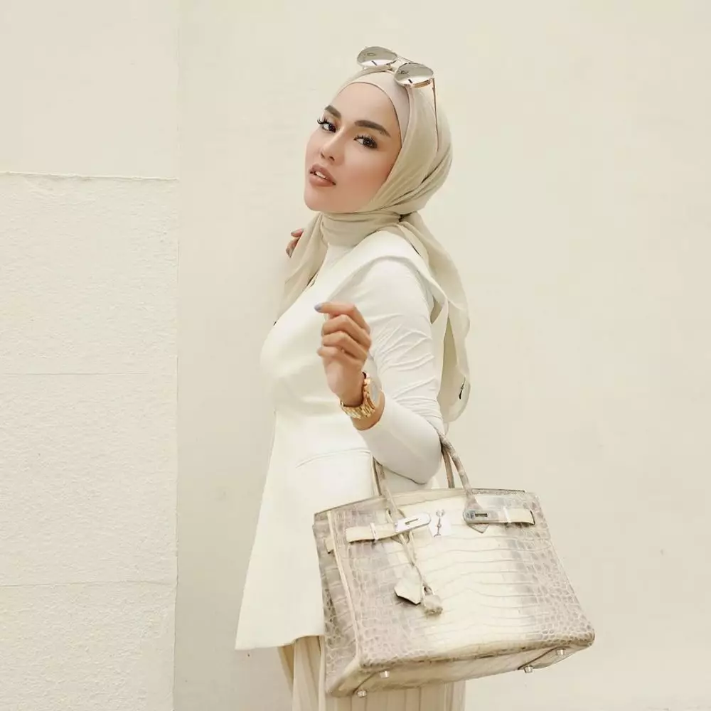 Transformasi gaya hijab Medina Zein © 2021 brilio.net Transformasi gaya hijab Medina Zein © 2021 brilio.net