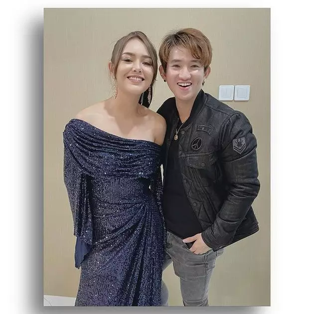  Gaya Arya Saloka & Amanda Manopo di acara penghargaan dari berbagai sumber