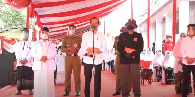 Harapan santri kepada Presiden © YouTube Harapan santri kepada Presiden © YouTube