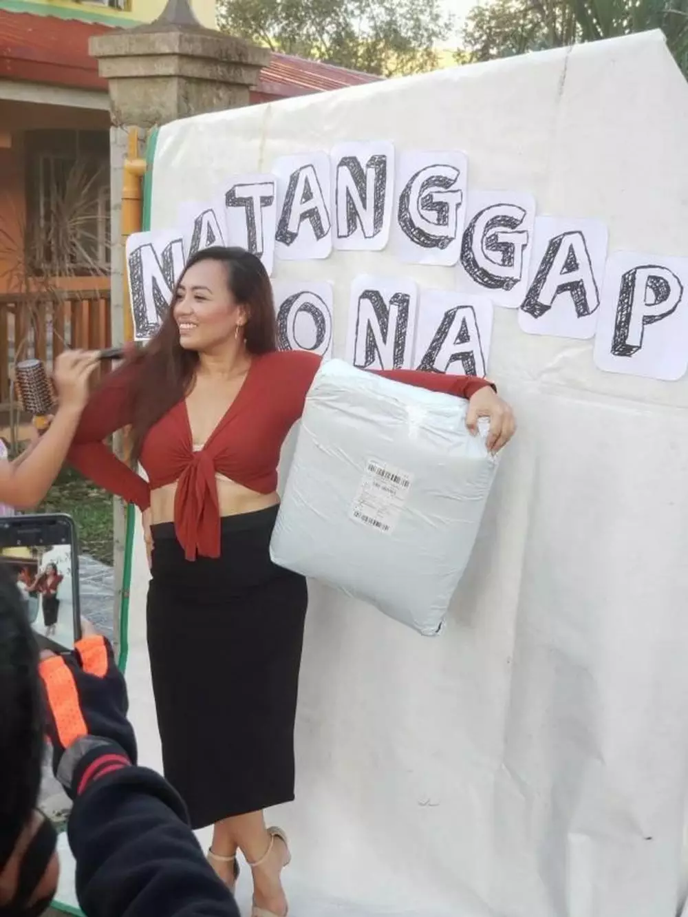 pose lucu waktu nerima paket dari kurir © 2021 twitter.com pose lucu waktu nerima paket dari kurir © 2021 twitter.com