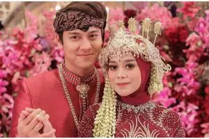 Wedding cake 7 pesinetron pria, kue Lesty-Billar penuh hiasan bunga