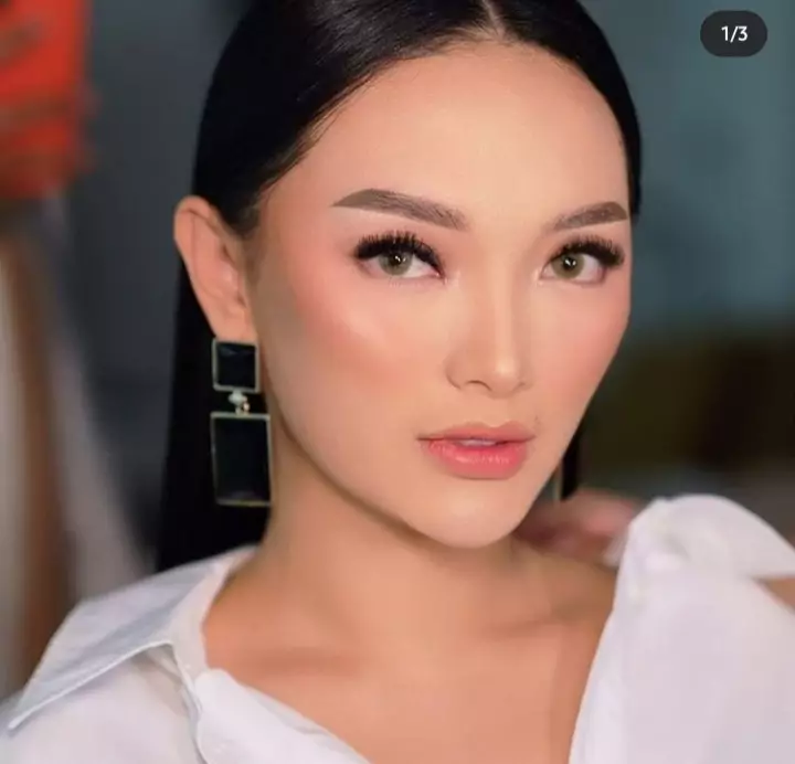 Penyanyi dangdut lakukan tanam benang Berbagai sumber 