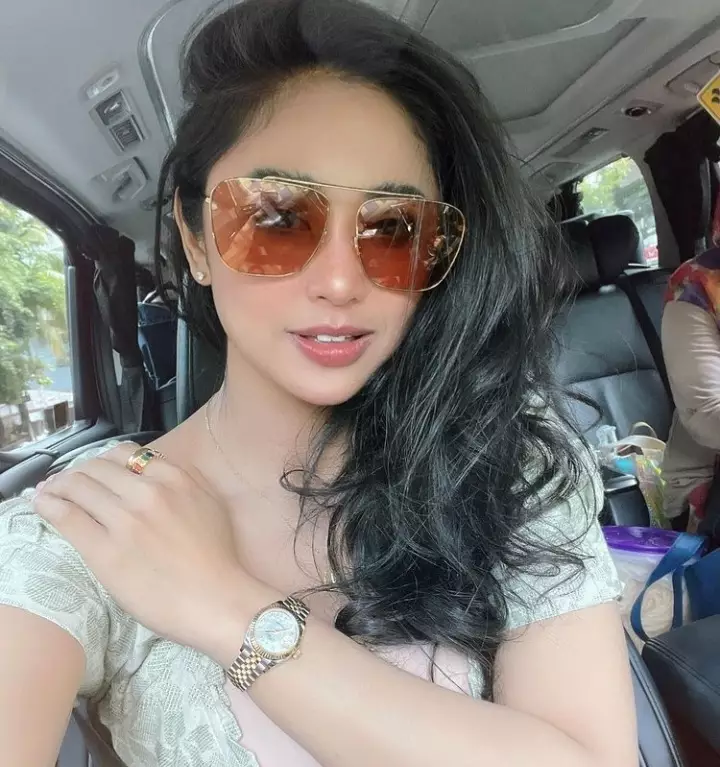 Penyanyi dangdut lakukan tanam benang Berbagai sumber 