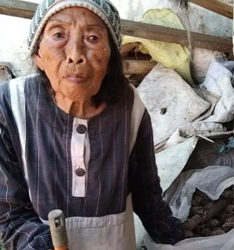 Kisah nenek sebatang kara sering akan nasi kuah air hujan © Instagram/@rumahyatim