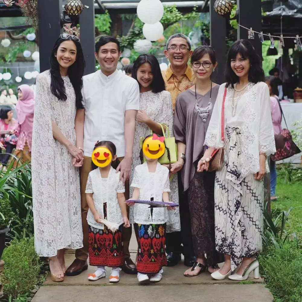 gaya kondangan Ririn Dwi Ariyanti Instagram/@ririndwiariyanti gaya kondangan Ririn Dwi Ariyanti Instagram/@ririndwiariyanti