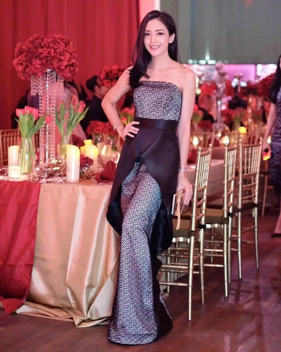 gaya kondangan Ririn Dwi Ariyanti Instagram/@ririndwiariyanti gaya kondangan Ririn Dwi Ariyanti Instagram/@ririndwiariyanti