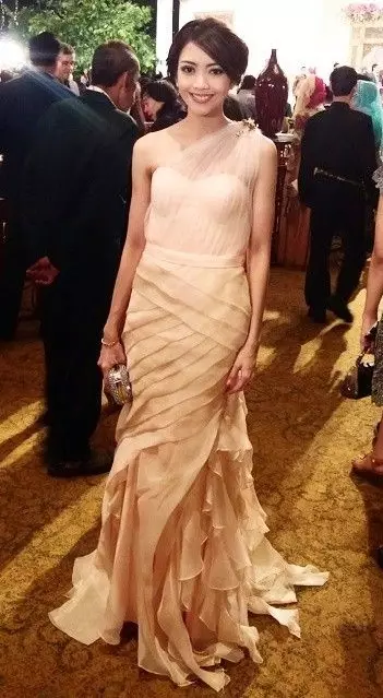 gaya kondangan Ririn Dwi Ariyanti Instagram/@ririndwiariyanti gaya kondangan Ririn Dwi Ariyanti Instagram/@ririndwiariyanti