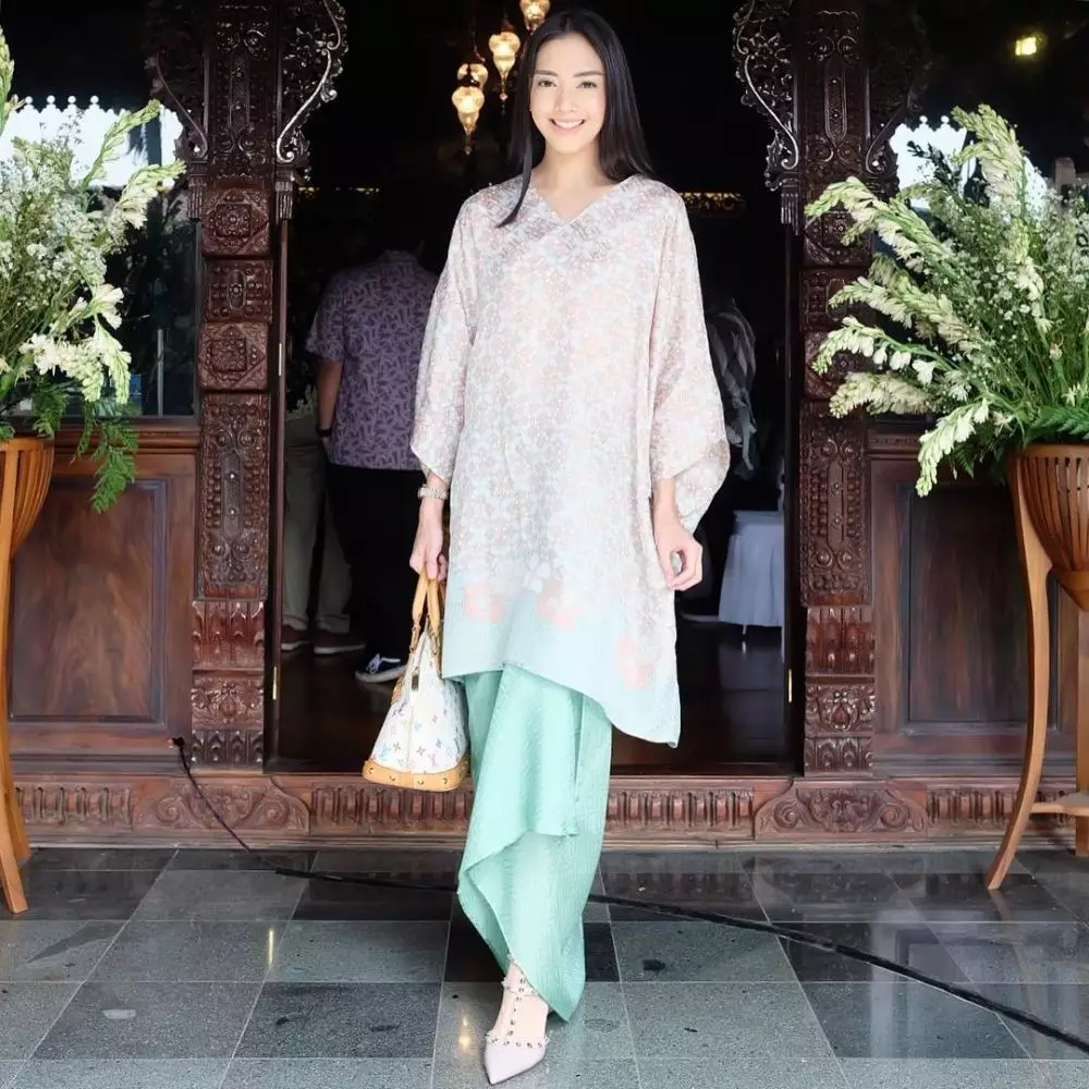 gaya kondangan Ririn Dwi Ariyanti Instagram/@ririndwiariyanti gaya kondangan Ririn Dwi Ariyanti Instagram/@ririndwiariyanti