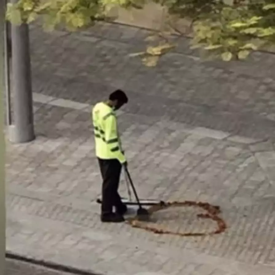 lagi kerja malah bertingkah baper lucu © 2021 1cak.com