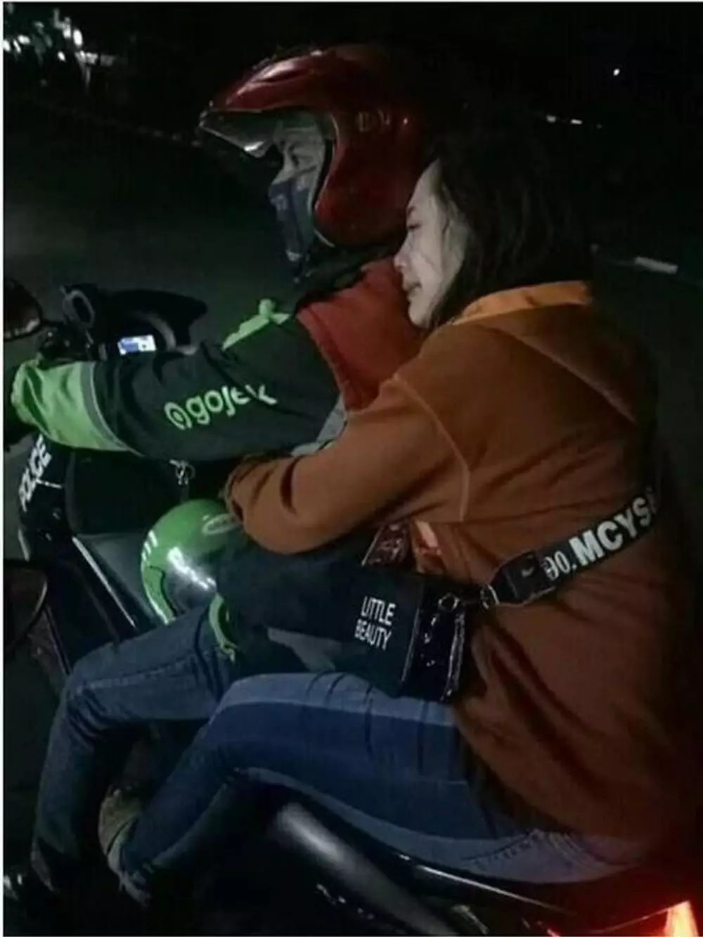 lagi kerja malah bertingkah baper lucu © 2021 1cak.com