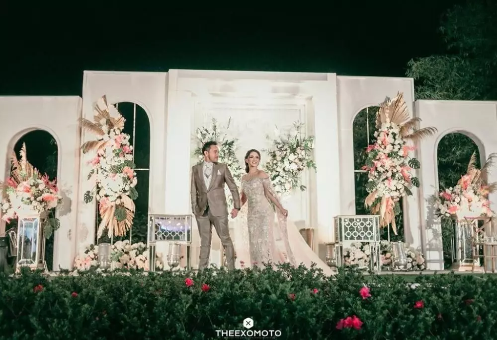 Gaun pernikahan pedangdut © 2021 brilio.net