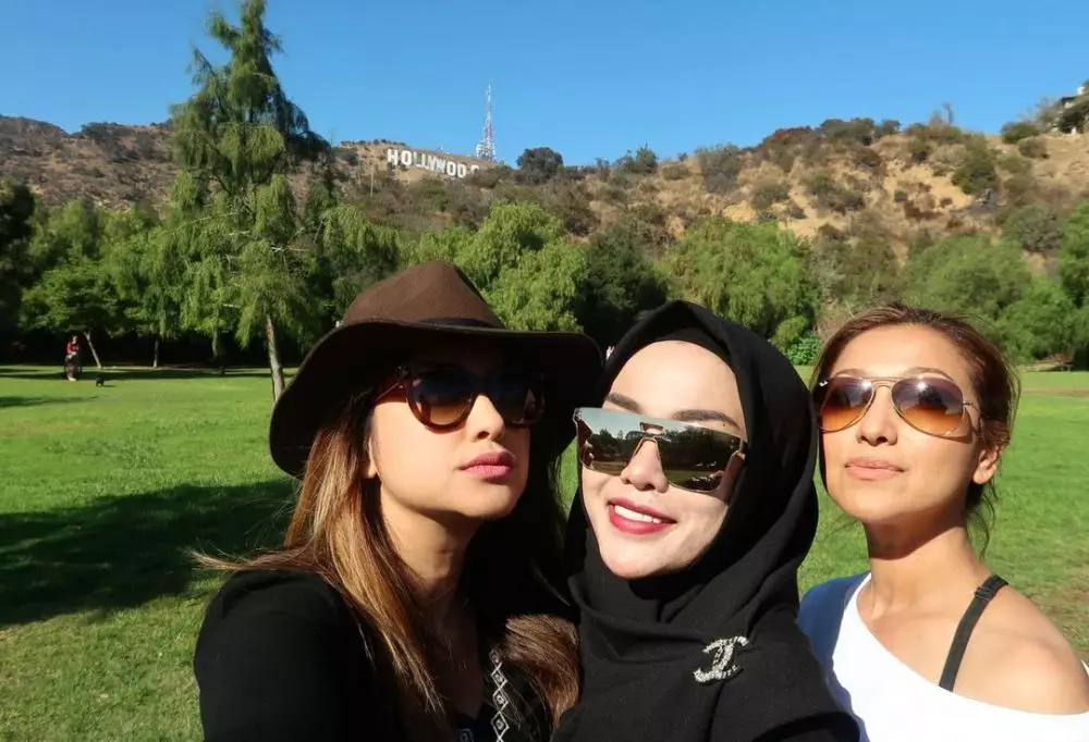 kebersamaan Medina Zein & Sarah Azhari © 2021 brilio.net