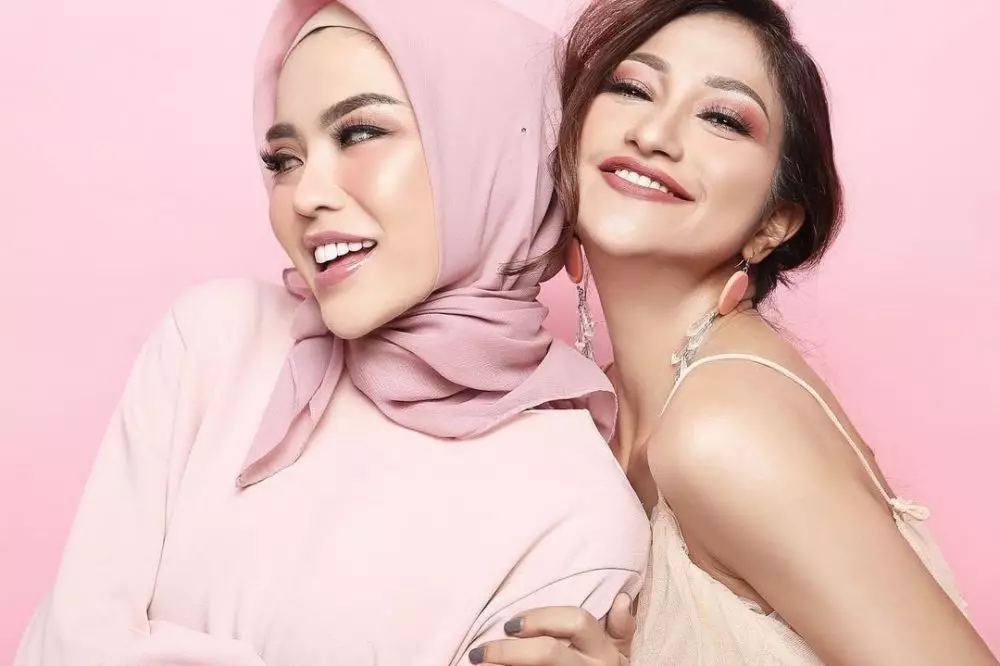 kebersamaan Medina Zein & Sarah Azhari © 2021 brilio.net