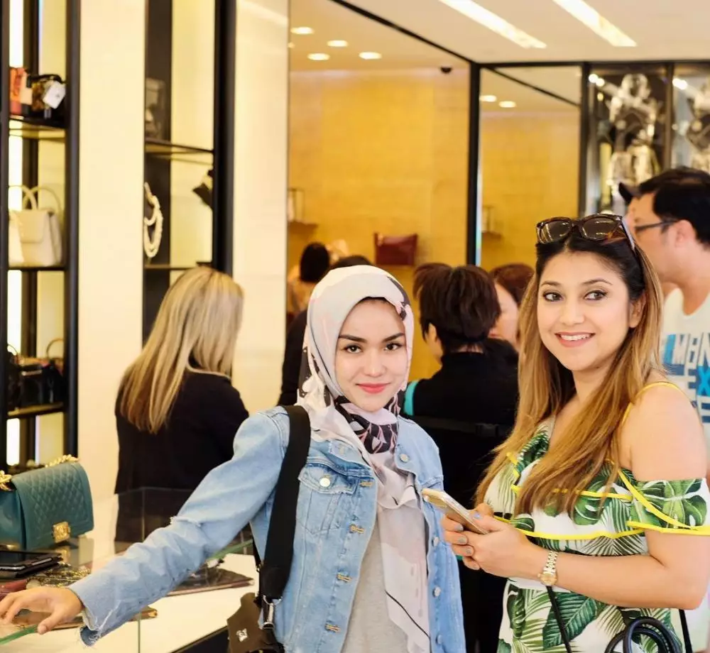 kebersamaan Medina Zein & Sarah Azhari © 2021 brilio.net