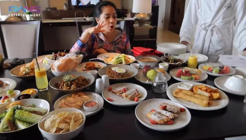 Menu makanan Nagita Slavina saat karantina © YouTube/Rans Entertainment