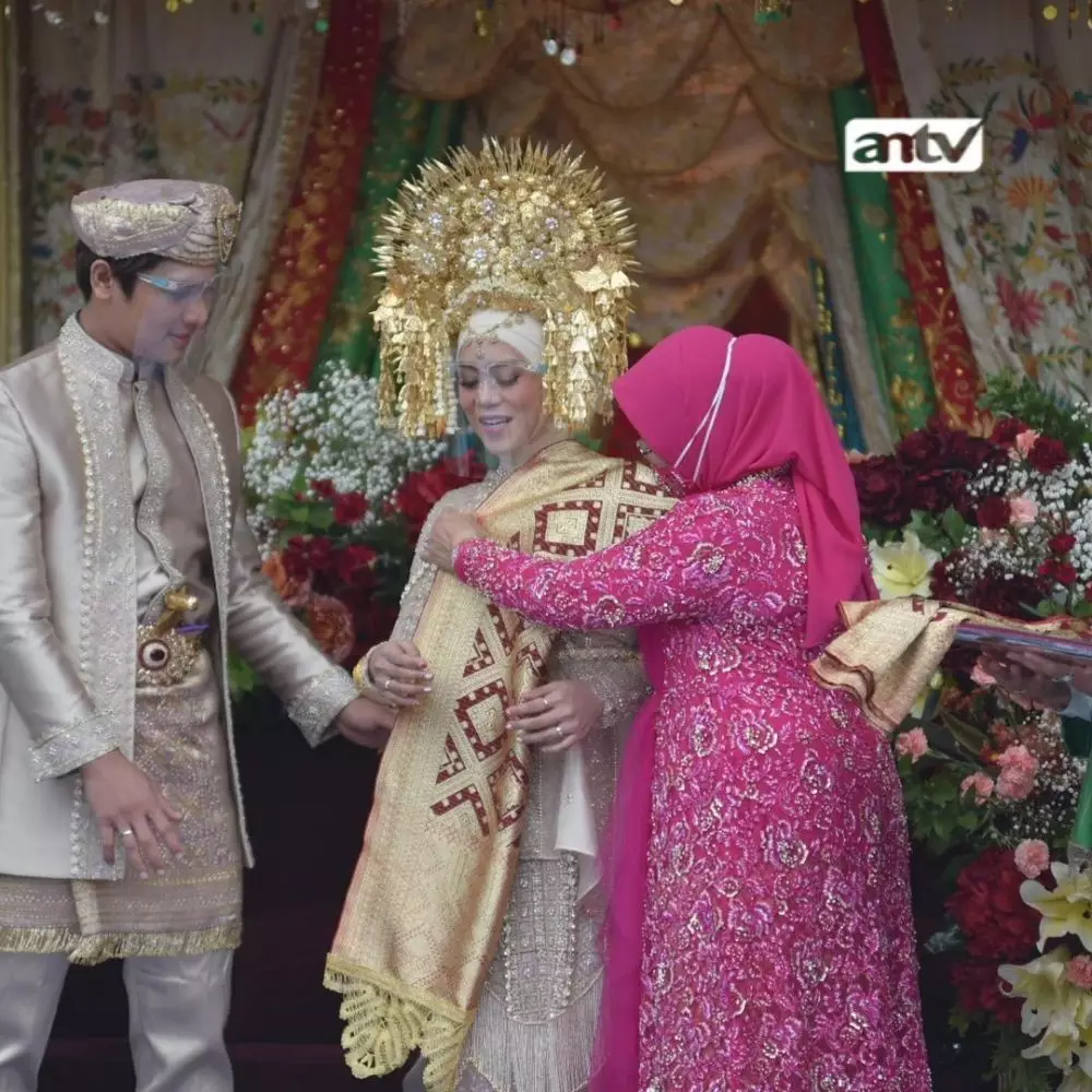 momen manjalang ka rumah mintuo leslar © berbagai sumber momen manjalang ka rumah mintuo leslar © berbagai sumber