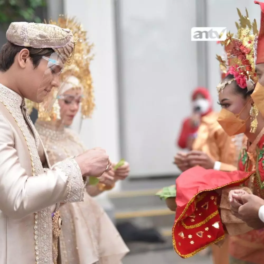 momen manjalang ka rumah mintuo leslar © berbagai sumber momen manjalang ka rumah mintuo leslar © berbagai sumber