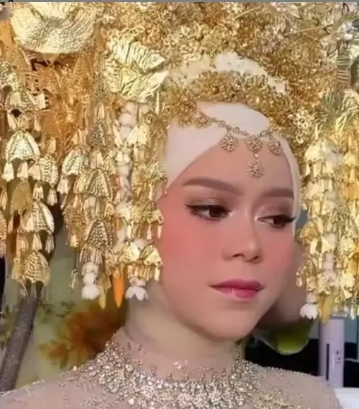 Potret detail makeup Lesty Kejora ngunduh mantu © berbagai sumber