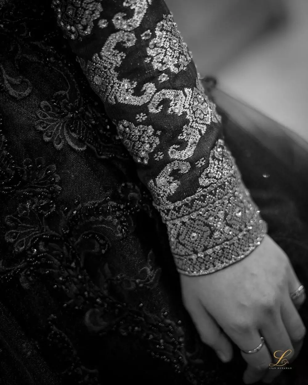 detail gaun lesty rancangan ivan gunawan © instagram