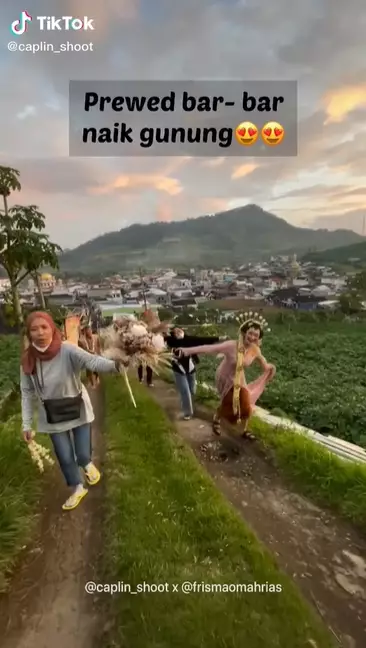 Naik gunung pakai baju pengantin TikTok
