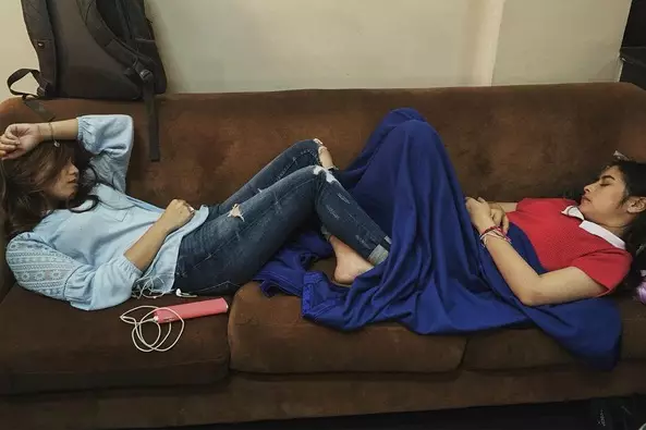 penyanyi cantik tidur di tempat tak biasa © instagram