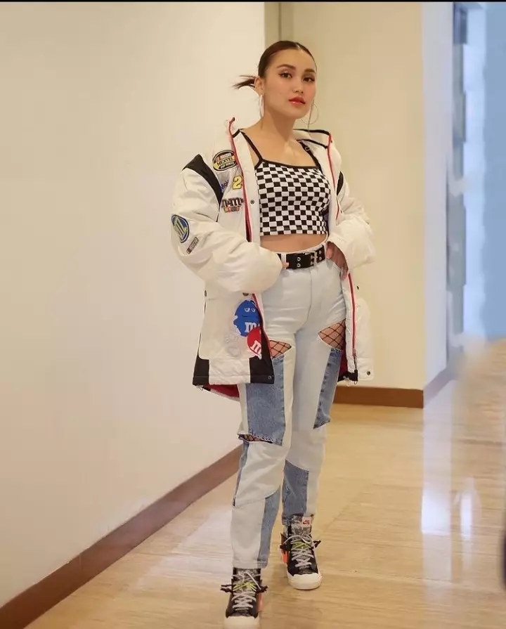 Potret Ayu Ting Ting dengan gaya Korean style Instagram/@ayutingting92