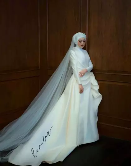 kebaya Lesty rancangan Igun dan Hian Tjen dari berbagai sumber