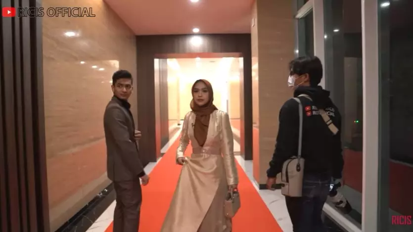 Momen Ria Ricis hadiri acara penghargaan dari berbagai sumber