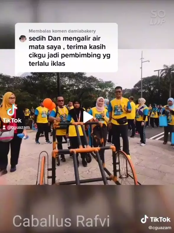 guru bantu murid tunanetra berlari © 2021 TikTok