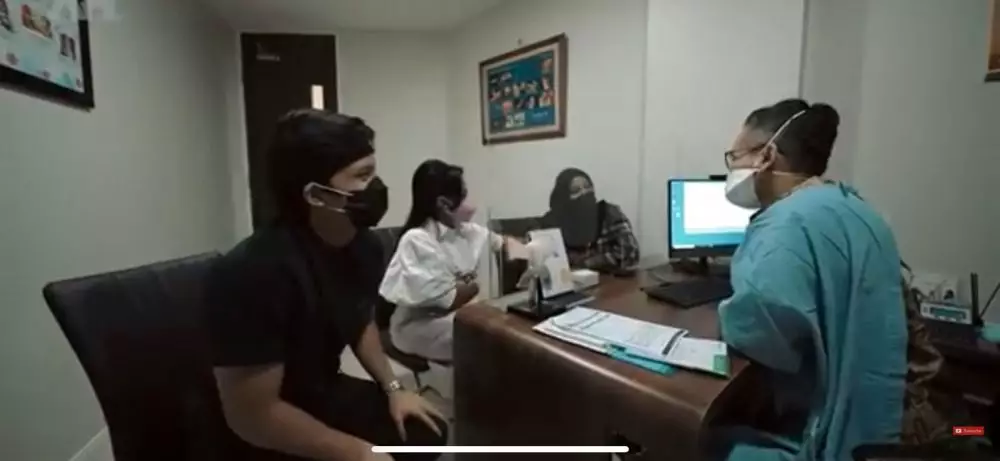 Aurel cek kandungan © 2021 brilio.net Aurel cek kandungan © 2021 brilio.net