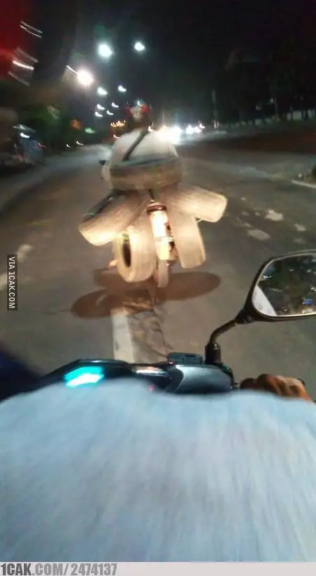 momen bawa barang banyak dengan motor maksa banget © 2021 1cak.com momen bawa barang banyak dengan motor maksa banget © 2021 1cak.com