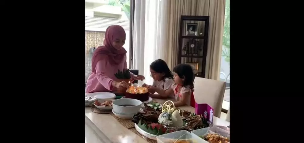 Momen perayaan ultah Bebi Romeo © Instagram/@bebi_romeo