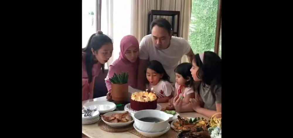 Momen perayaan ultah Bebi Romeo © Instagram/@bebi_romeo