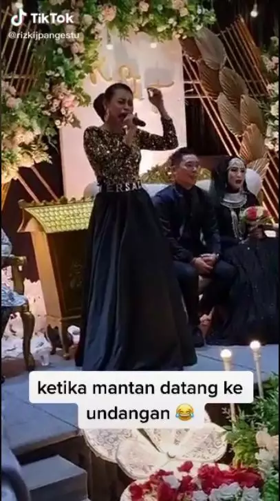 lyp sync sampai minta pangku © 2021 TikTok