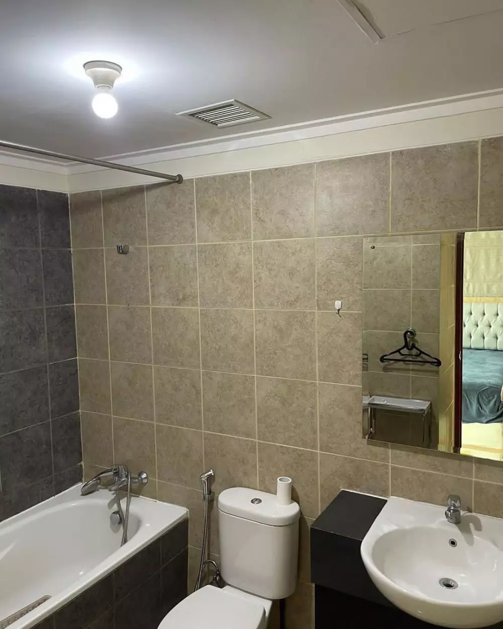 Potret apartment Ernest Prakasa © 2021 brilio.net Potret apartment Ernest Prakasa © 2021 brilio.net