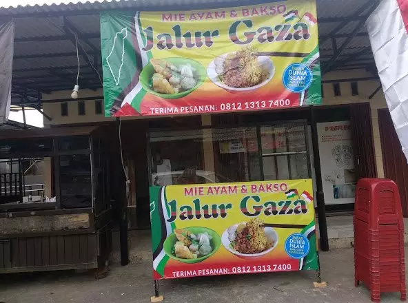 spanduk lucu tukang bakso aneh-aneh namanya © 2021 twitter.com