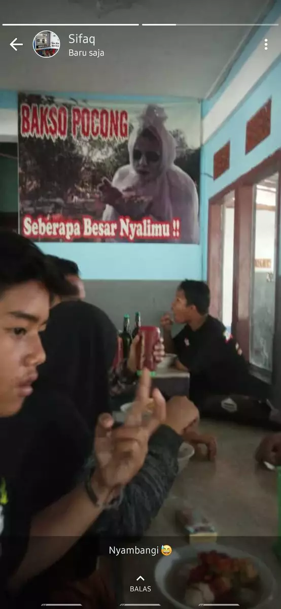 spanduk lucu tukang bakso aneh-aneh namanya © 2021 twitter.com