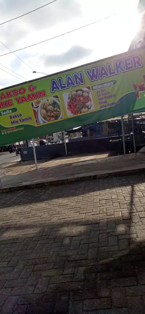 spanduk lucu tukang bakso aneh-aneh namanya © 2021 twitter.com