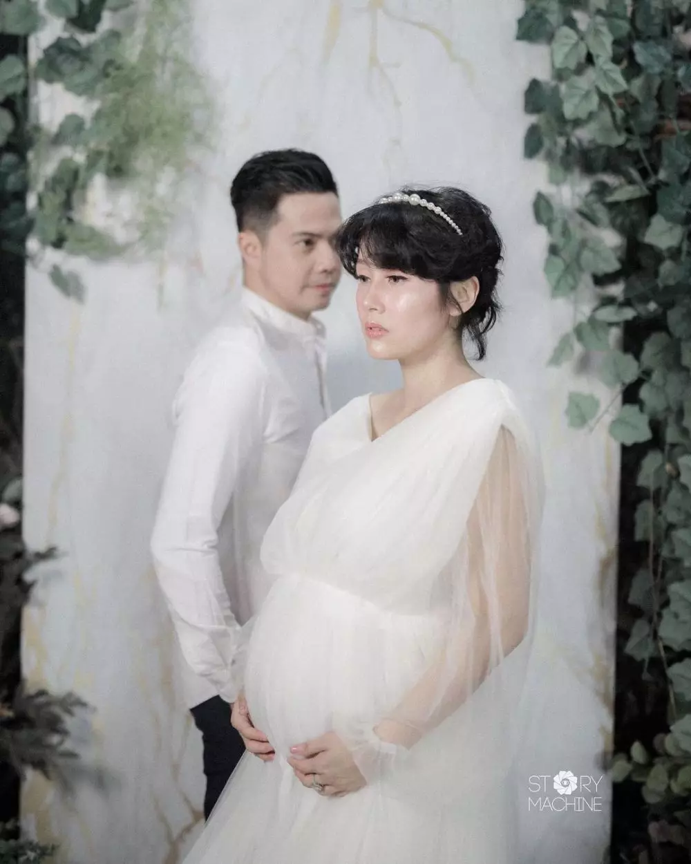 gaya pemotretan maternity pasangan pesinetron dari berbagai sumber