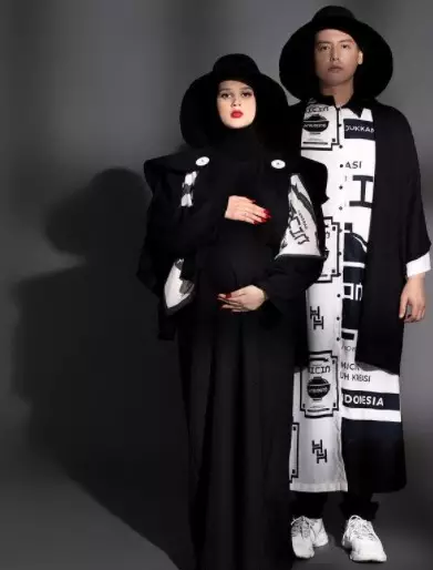 gaya pemotretan maternity pasangan pesinetron dari berbagai sumber