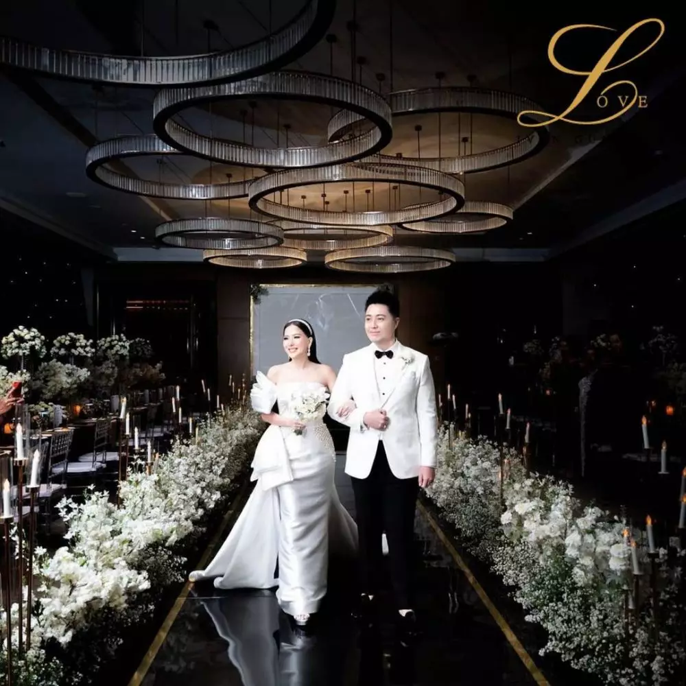 seleb pakai gaun nikah karya igun © instagram