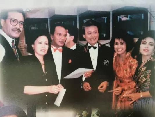 Potret kenangan Koes Hendratmo dari berbagai sumber