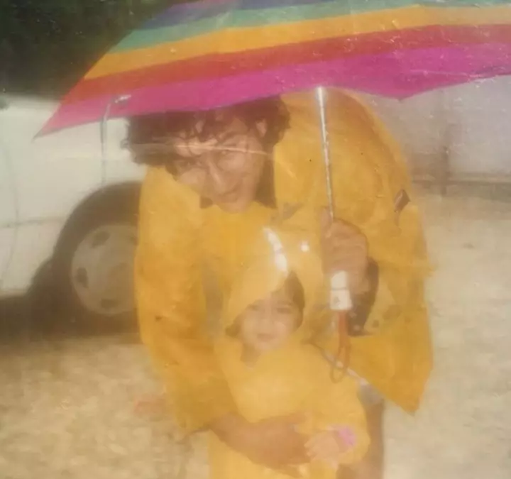 potret Sara Ali Khan kecil bareng sang ayah Berbagai sumber  potret Sara Ali Khan kecil bareng sang ayah Berbagai sumber