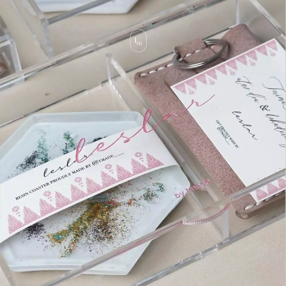 suvenir ngunduh mantu Lesty-Billar dari berbagai sumber