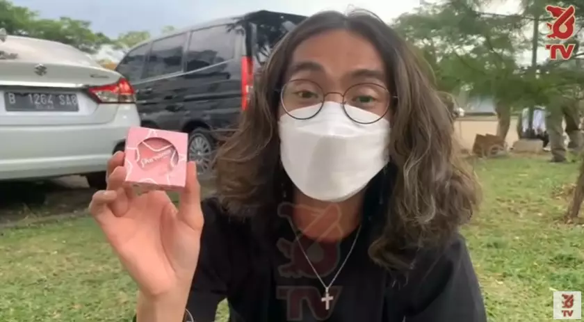 suvenir ngunduh mantu Lesty-Billar dari berbagai sumber