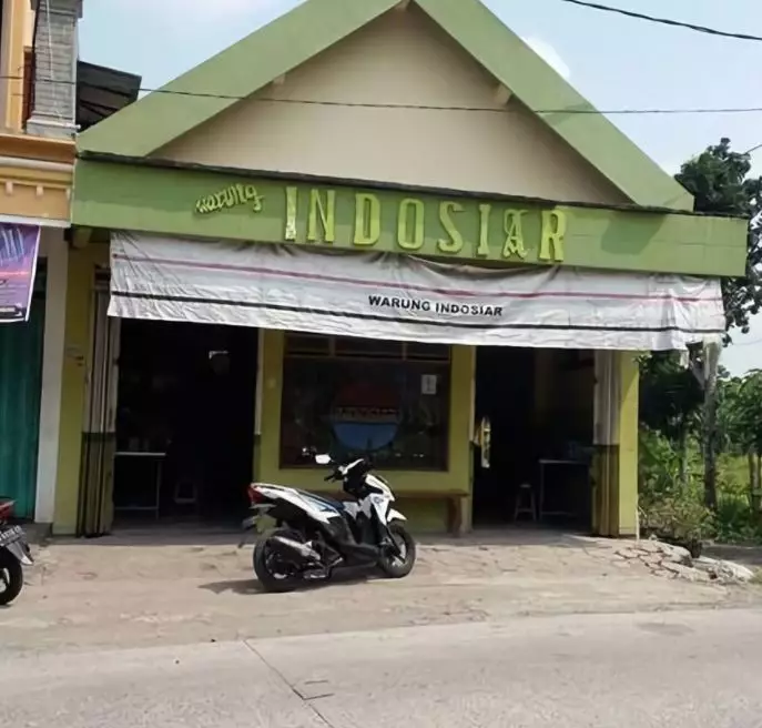 spanduk warung makan absurd bikin heran © 2021 twitter.com spanduk warung makan absurd bikin heran © 2021 twitter.com