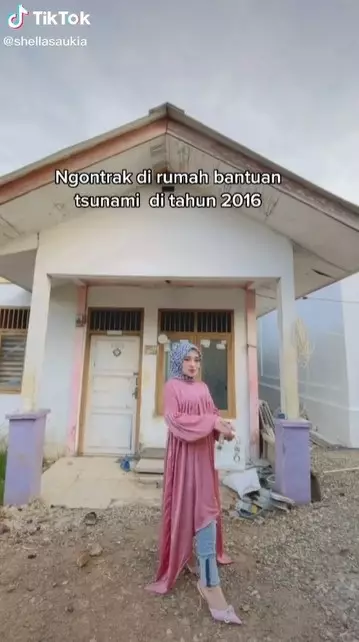 wanita ini bangun rumah mewah © TikTok/@shellasaukia